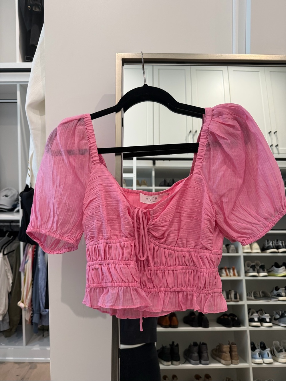 Astr Pink Puff-Sleeve Tie-Front Crop Top